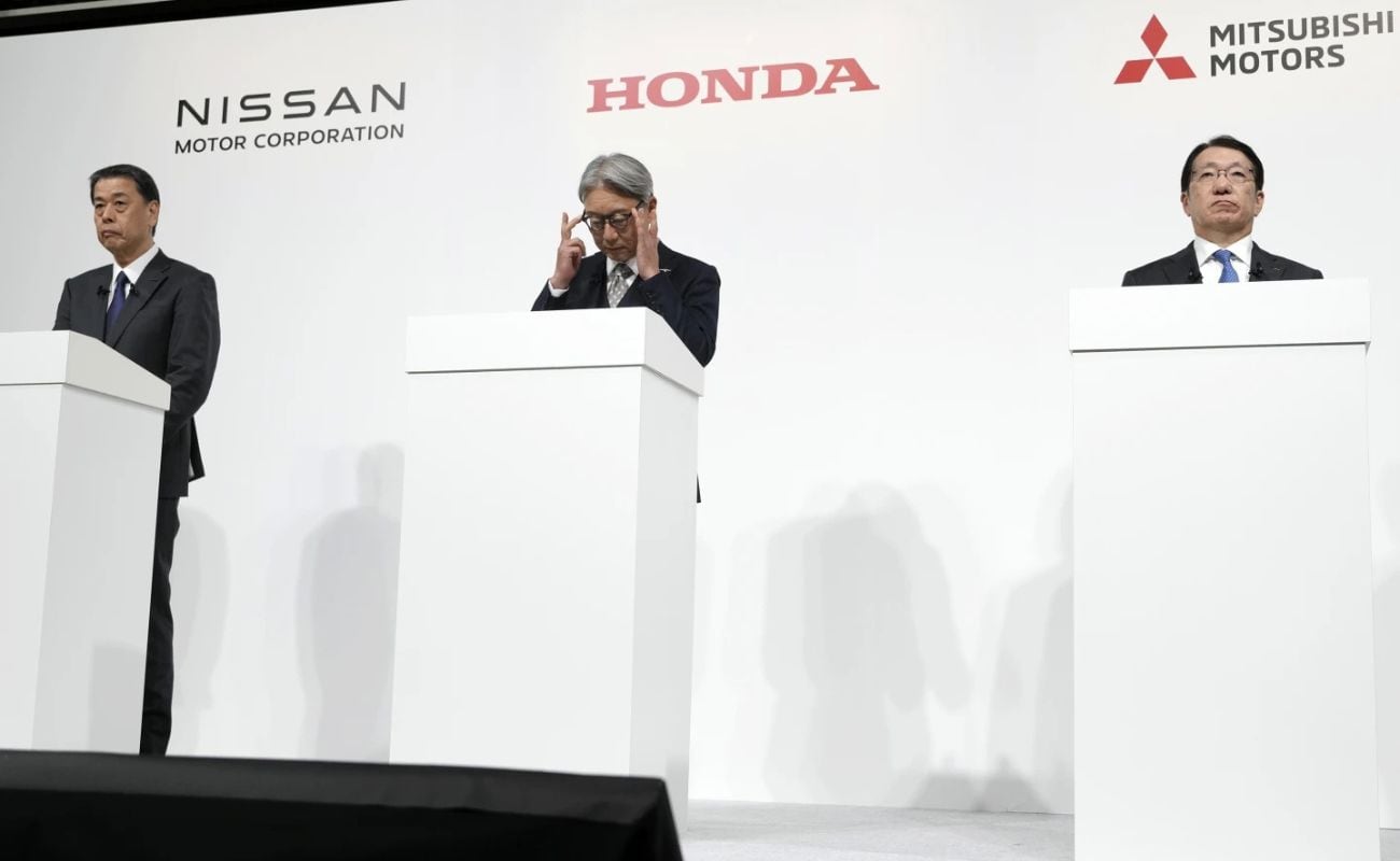 El presidente ejecutivo de Nissan, Makoto Uchida (izquierda), el presidente ejecutivo de Honda, Toshihiro Mibe (centro) y el presidente ejecutivo de Mitsubishi Motors, Takao Kato (derecha). (Foto: AP/Eugene Hoshiko)