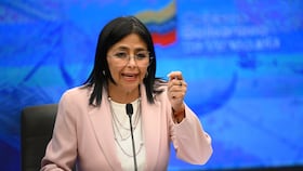 La vicepresidenta de Venezuela, Delcy Rodríguez, habla durante una conferencia de prensa en el Palacio Presidencial de Miraflores en Caracas, el 18 de noviembre de 2024. (Foto de Federico PARRA / AFP)