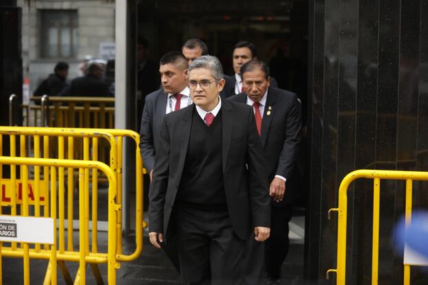 El fiscal José Domingo Pérez a su salida del tercer día de audiencias por el juicio contra Keiko Fujimori. Foto: GEC / Britanie Arroyo