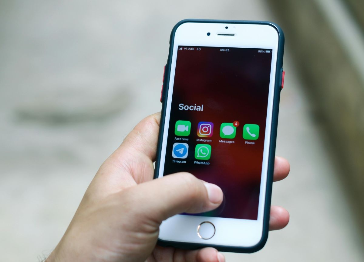 A partir de este lunes, 5 de mayo, algunos modelos de iPhone dejarán de ser compatibles con WhatsApp. (Foto: Ravi Roshan / Pexels)