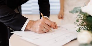 Una mujer de EE. UU. logró obtener un acta matrimonial que certifica su boda con su ex pareja, a pesar de que él no estuvo presente en ninguna ceremonia. (Foto referencial: Freepik)