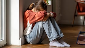 Nuestros hijos tienen que saber que no tienen que ser fuertes “todo el tiempo”; en ocasiones, “está bien no estar bien”.