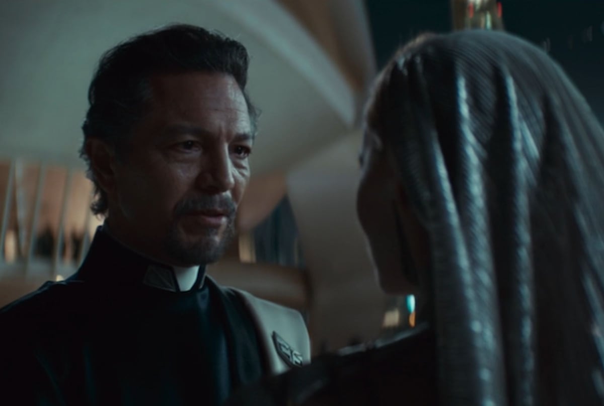 Benjamin Bratt es el senador Bail Organa en "Andor". A Bratt seguramente lo reconoces de películas como "Miss Congeniality" o "Traffic" (Foto: Disney+)