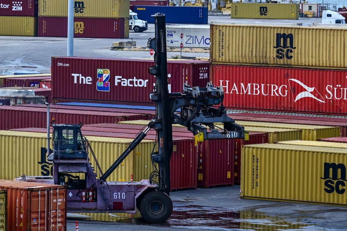 Donald Trump estima que con el ajuste arancelario se puede recaudar US$2,000 millones diarios, pero es complicado (Foto: AFP)