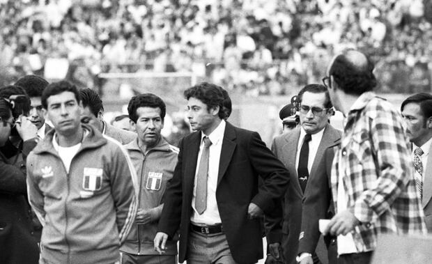 LIMA, 23 DE JUNIO DE 1985
ELIMINATORIAS MUNDIAL MEXICO 86: PARTIDO ENTRE LAS SELECCIONES DE PERU Y ARGENTINA DISPUTADO EN LIMA.
FOTO: EL COMERCIO