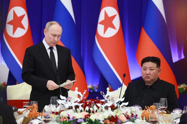 Putin y Kim asisten a una recepción estatal en Pyongyang, Corea del Norte, el 19 de junio de 2024. (EFE/EPA/VLADIMIR SMIRNOV / SPUTNIK / KREMLIN).