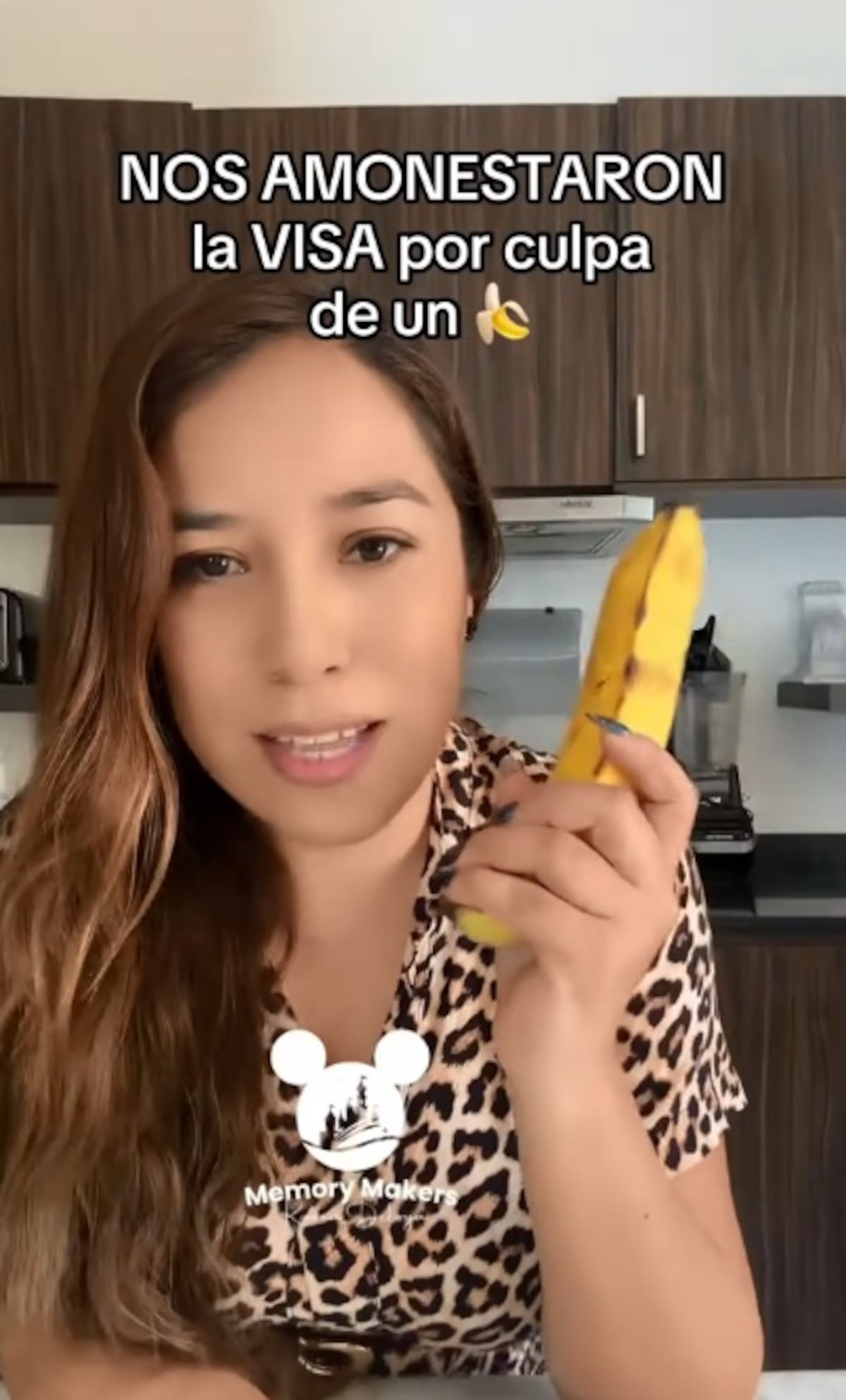 Karena Deloya reveló que llevar fruta para sus hijos al viajar a Estados Unidos casi le cuesta la visa. (Foto: @memorymakerskarendeloya)