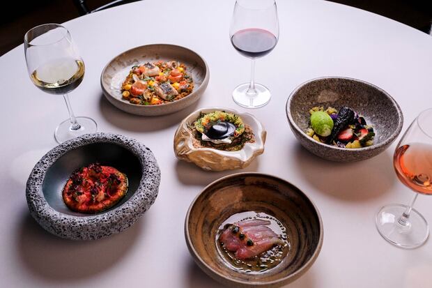 El restaurante Ballestas ofrece un menú degustación llamado “Travesía marina” en homenaje al pescador artesanal. (Foto: Hotel Paracas Luxury)