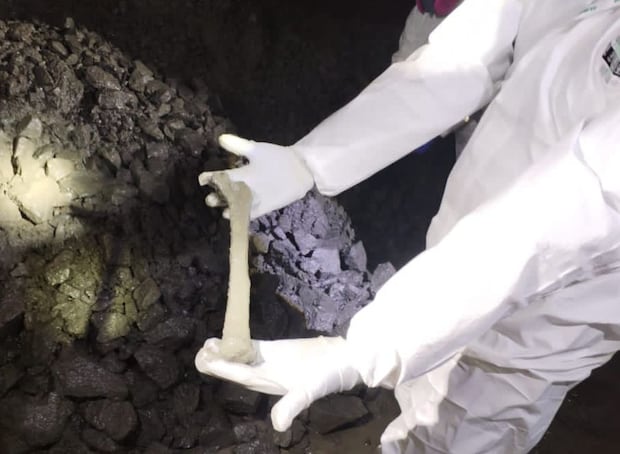 Restos encontrados por la PNP en el socavón de Pataz.
