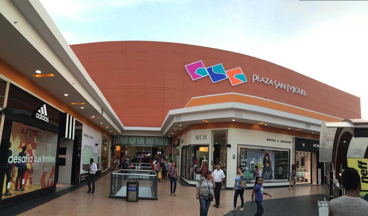 Es uno de los centros comerciales más antiguos de la ciudad de Lima, ya que fue inaugurado en 1976 y le pertenece a la Pontificia Universidad Católica del Perú. (Foto: Perú retail)