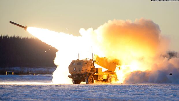 Un sistema de lanzamisiles HIMARS como el entregado por Estados Unidos a Ucrania. (Fuerza Aérea de Estados Unidos).