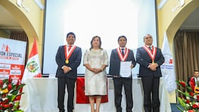 La juramentación de Cayo Galindo como nuevo integrante de la Junta Nacional de Justicia contó con la presencia de la presidenta Dina Boluarte. (Foto: Presidencia)