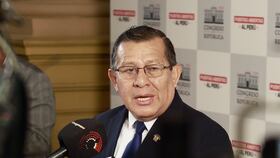 Eduardo Salhuana se pronunció sobre la denuncia por contrataciones irregulares y "mochasueldos" contra la congresista Lucinda Vásquez. (Foto: Congreso)