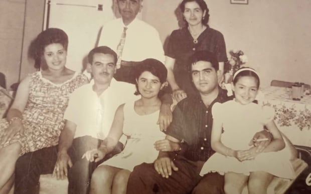 Cotty junto a su familia.