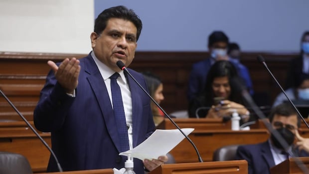 Juan Burgos, presidente de la Comisión de Fiscalización
